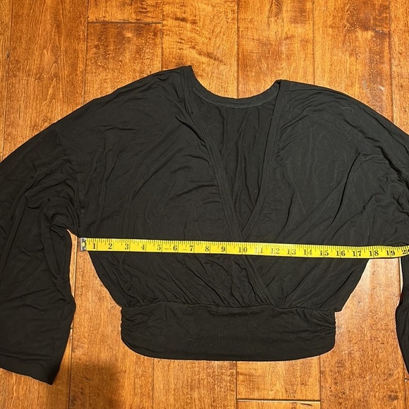 LULU'S Turn of Events Black Reversible Long Sleeves 
Crop Size S - Picture 9 of 12